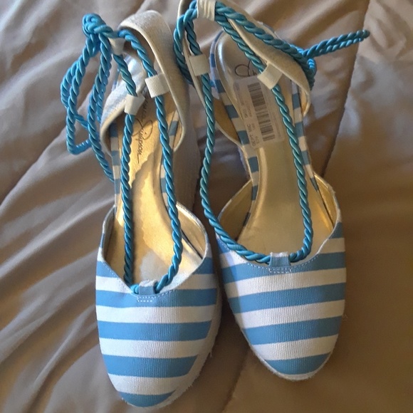 Jessica Simpson's shoes - Picture 2 of 4